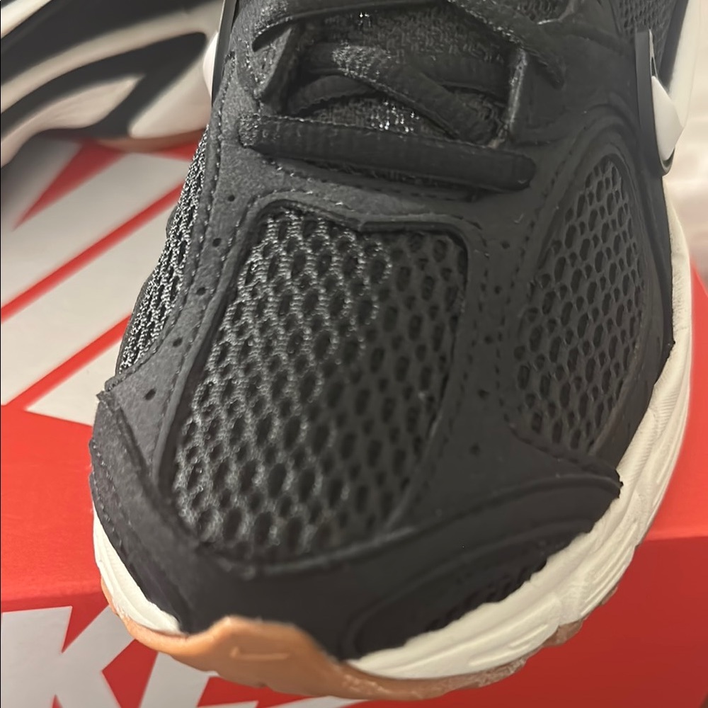 Nike Woman’s V5 RNR - Picture 3 of 9